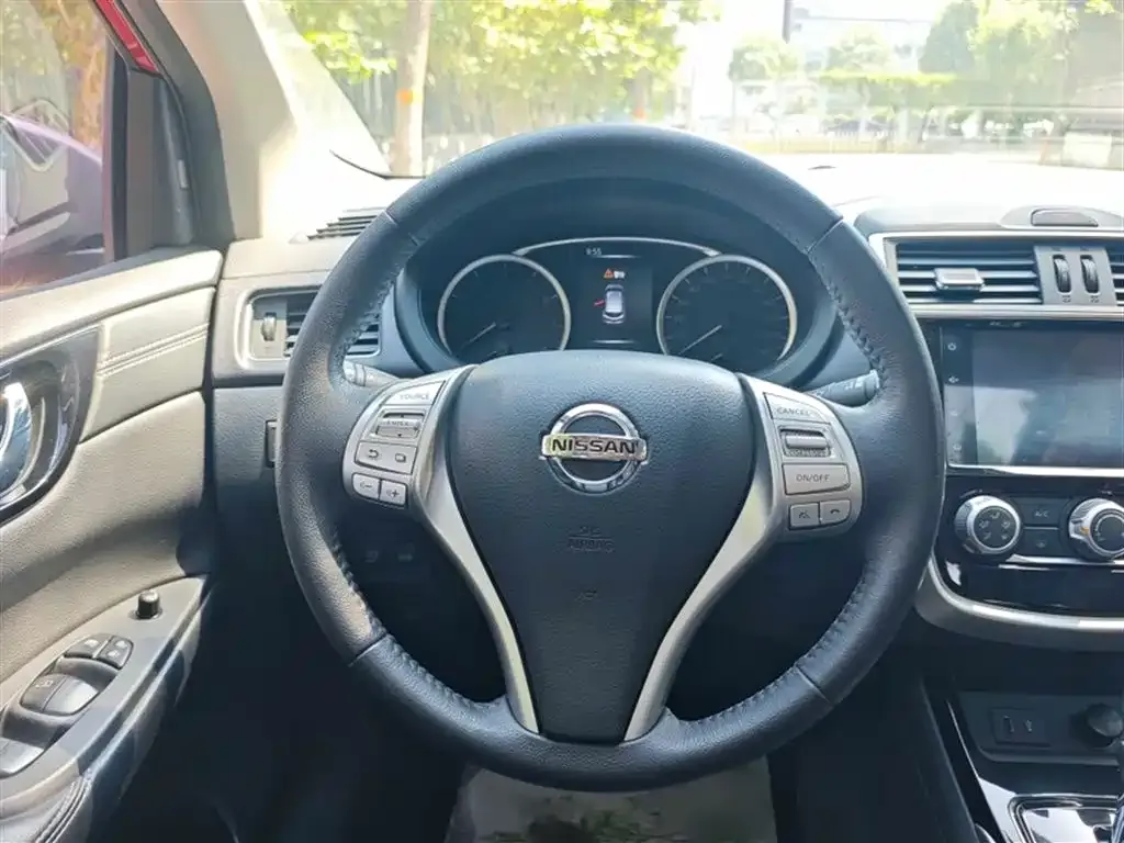 Nissan Tiida — фото 10