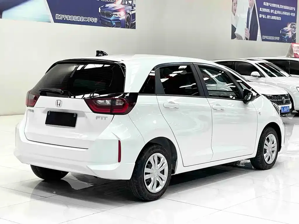 Honda Fit — фото 8