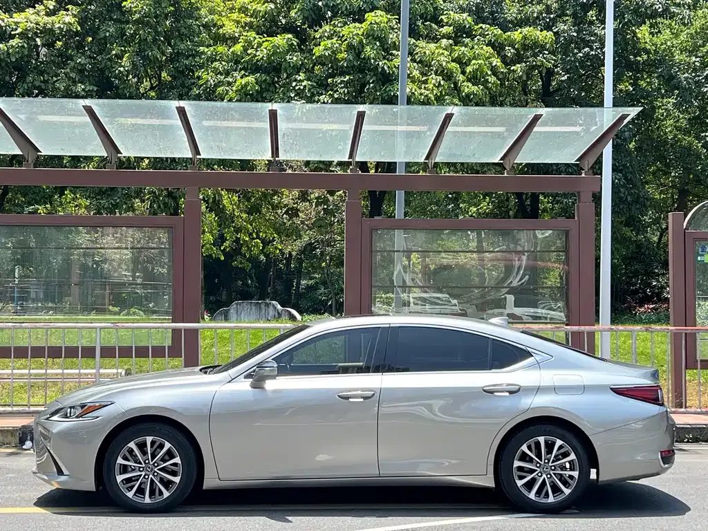 Lexus ES — фото 7