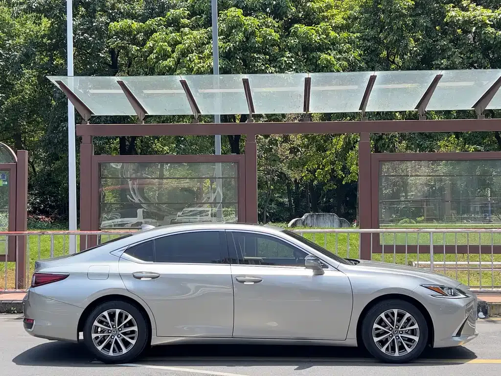 Lexus ES — фото 6