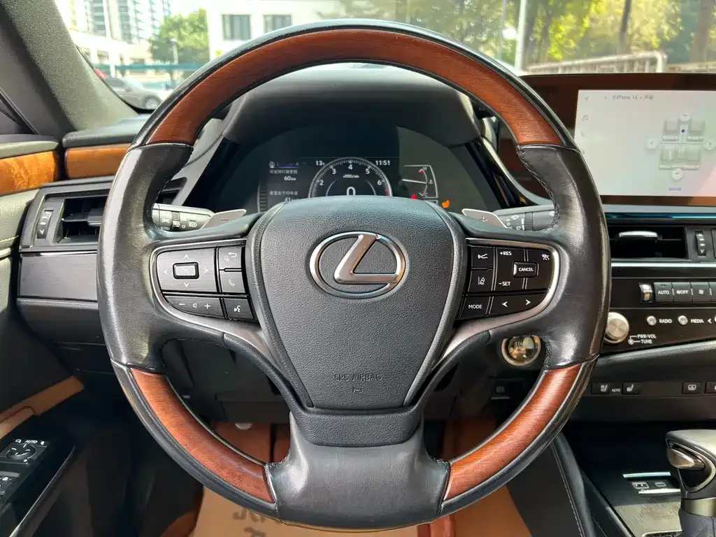 Lexus ES — фото 9