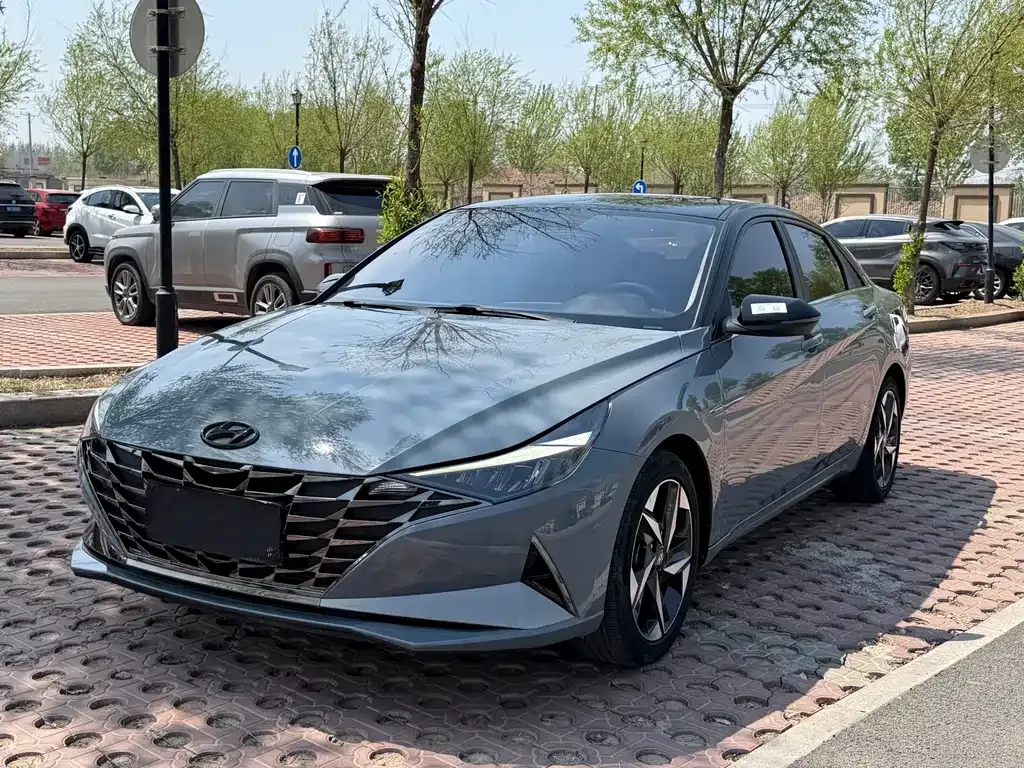 Hyundai Elantra — фото 1