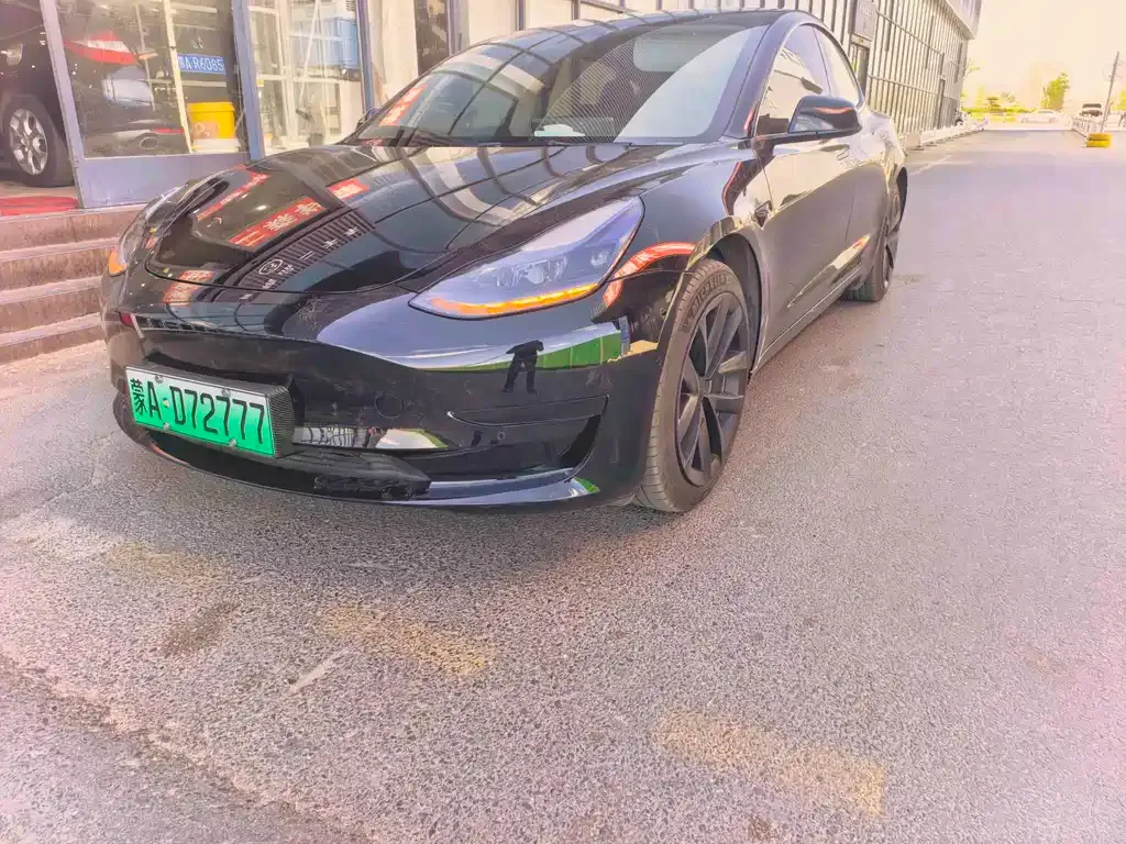 Tesla Model 3 — фото 1