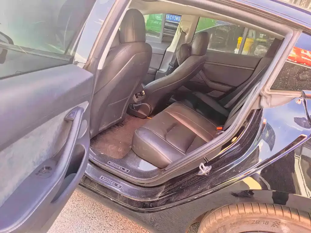 Tesla Model 3 — фото 3