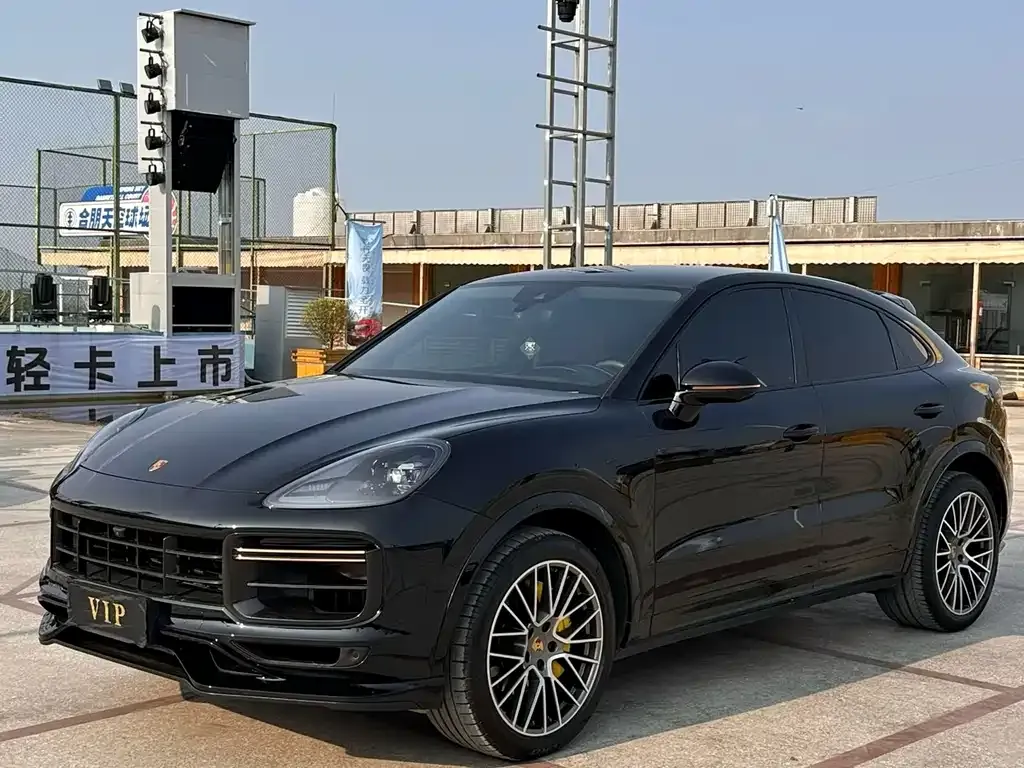 Porsche Cayenne — фото 1