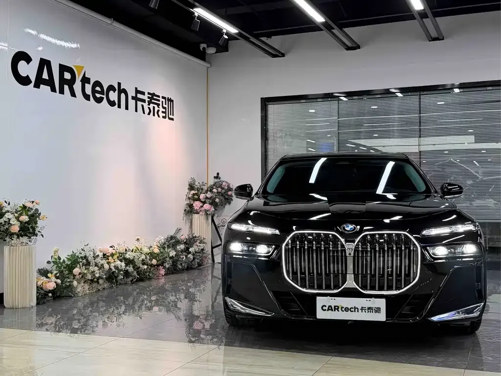 BMW 7 Series — фото 10