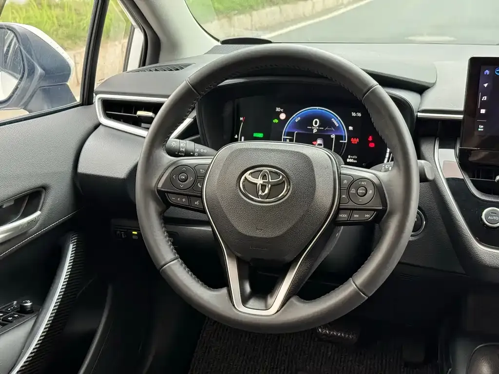 Toyota Corolla — фото 7