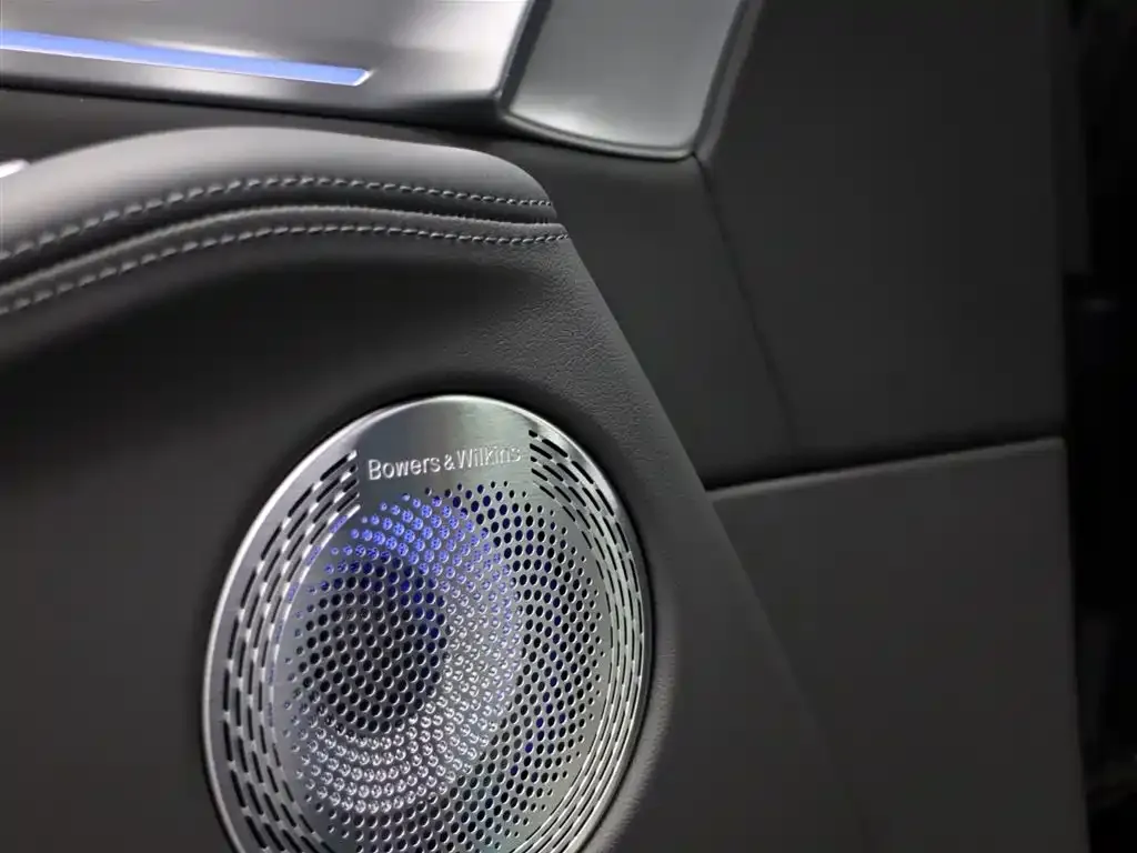 BMW XM — фото 9