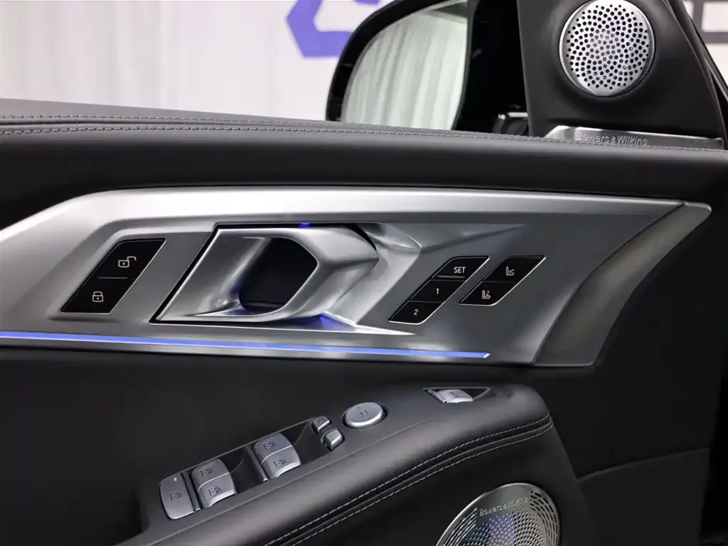 BMW XM — фото 10
