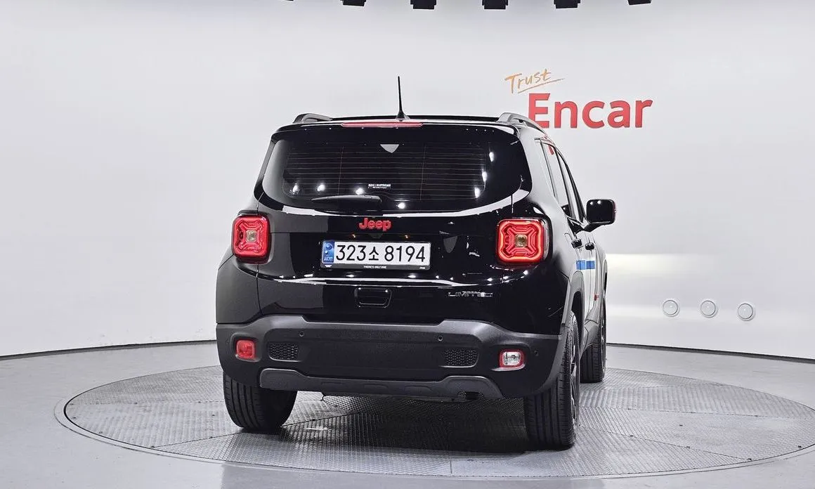 Jeep Renegade — фото 5