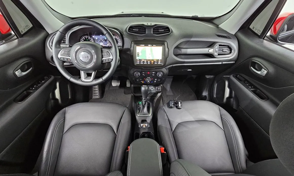 Jeep Renegade — фото 10