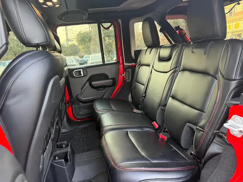 Jeep Wrangler — фото 2