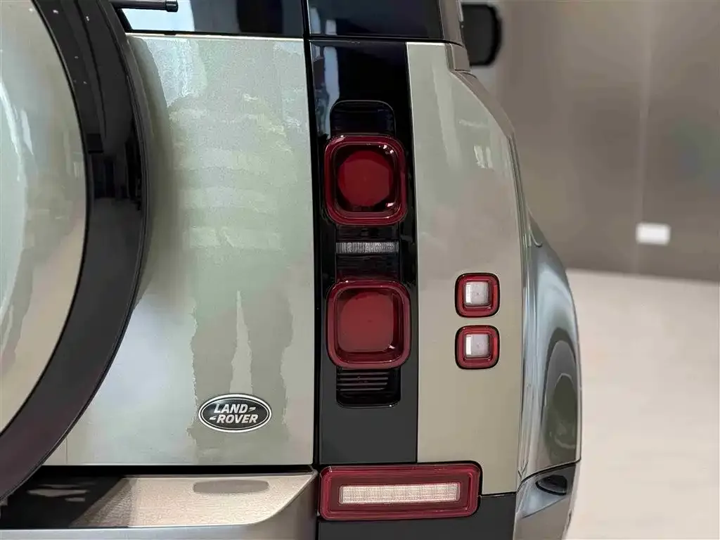 Land Rover Defender — фото 10