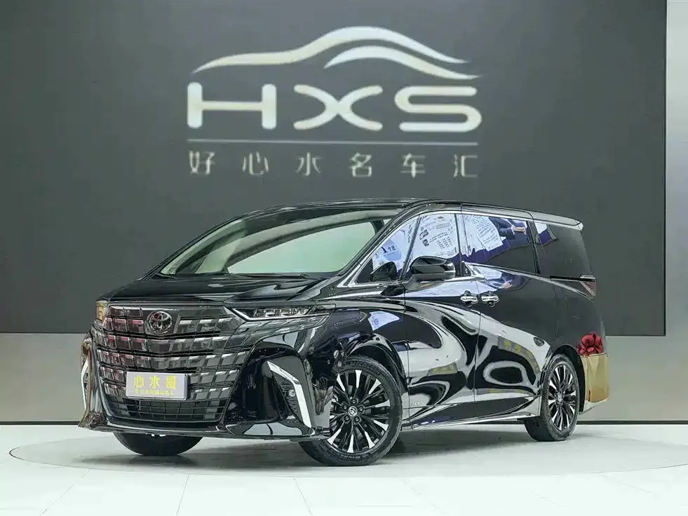 Toyota Alphard — фото 1