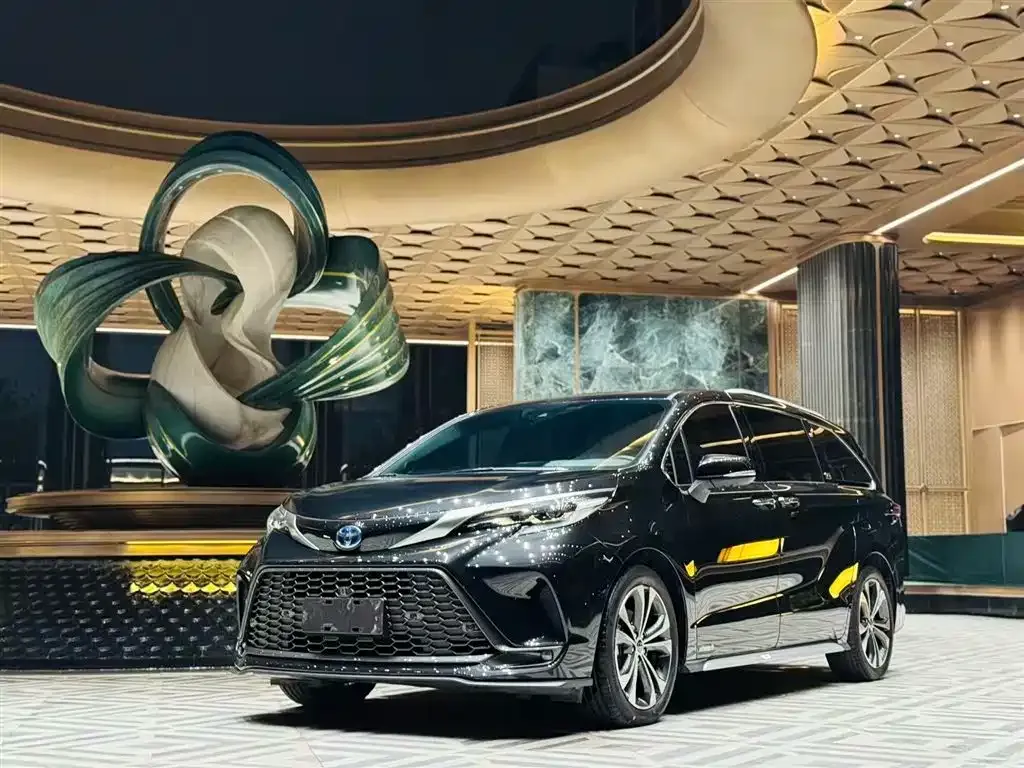 Toyota Granvia — фото 1