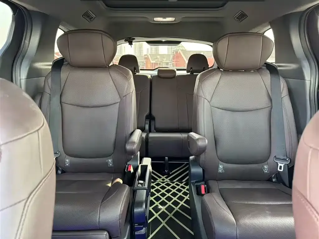 Toyota Granvia — фото 7