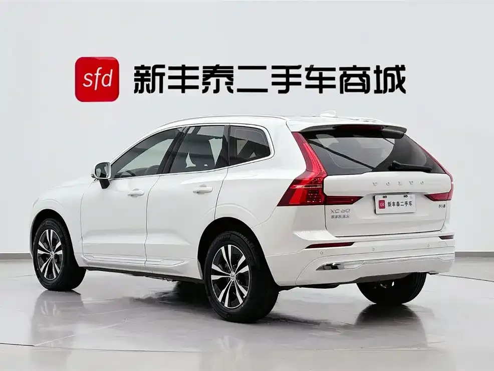 Volvo XC60 — фото 10