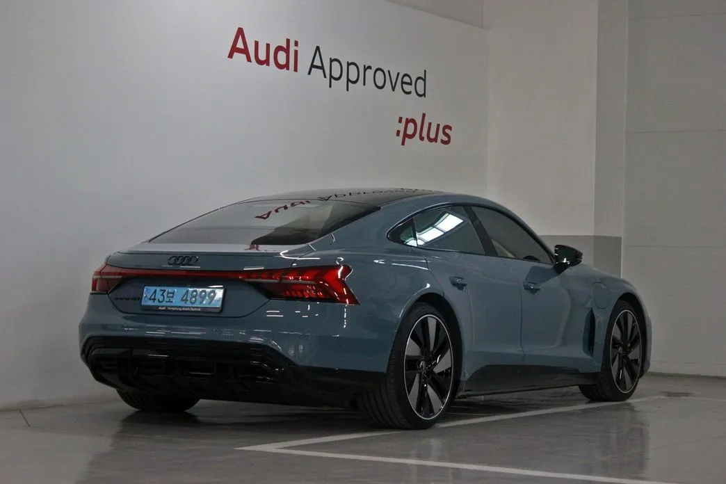 Audi e-tron GT — фото 10