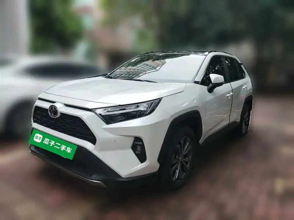 Toyota RAV4 — фото 1