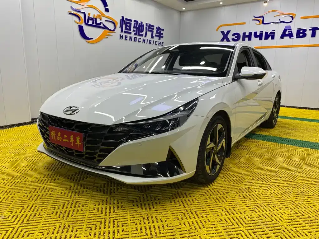 Hyundai Elantra — фото 1