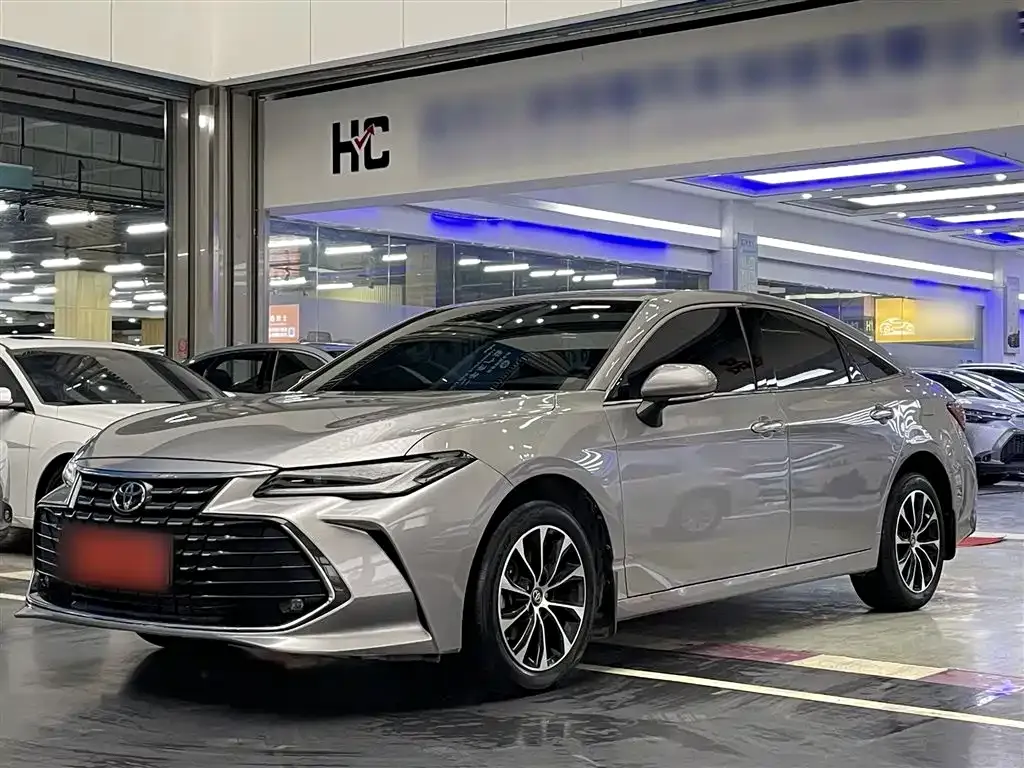 Toyota Avalon — фото 1