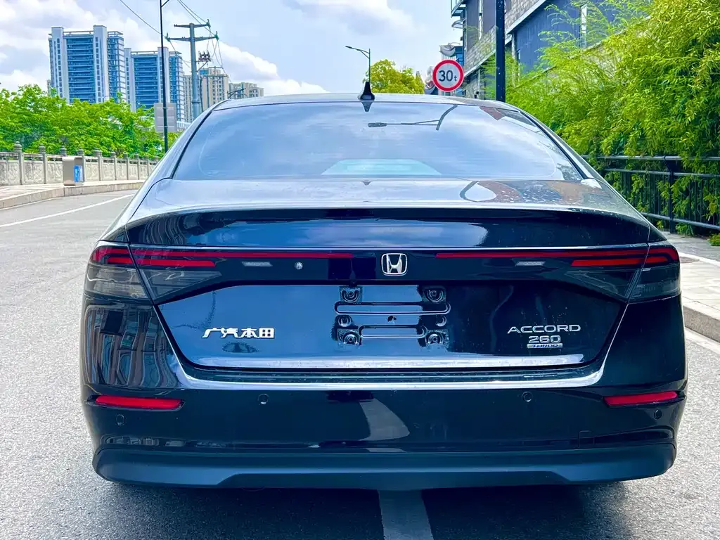 Honda Accord — фото 3