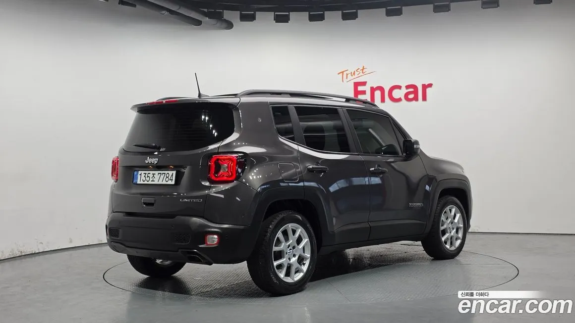 Jeep Renegade — фото 3