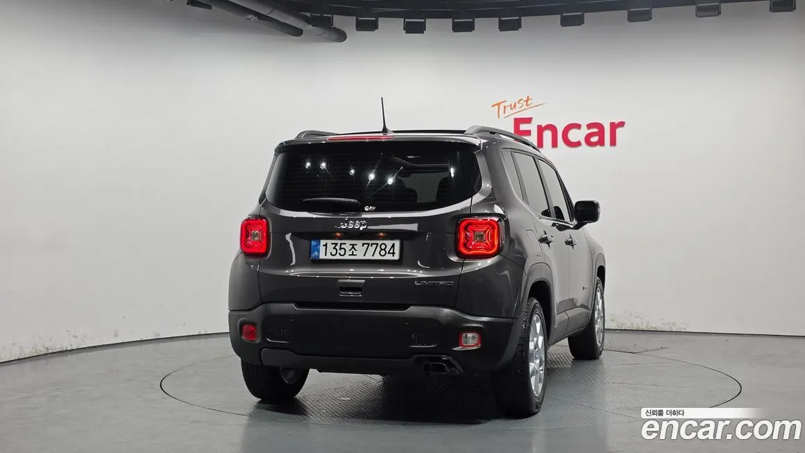 Jeep Renegade — фото 2