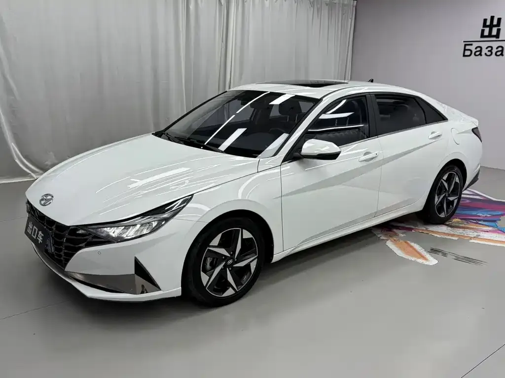 Hyundai Elantra — фото 1