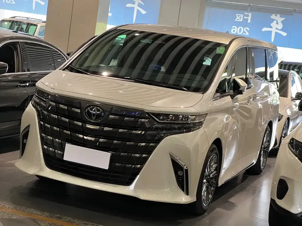 Toyota Alphard — фото 1