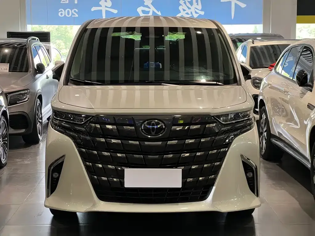 Toyota Alphard — фото 3