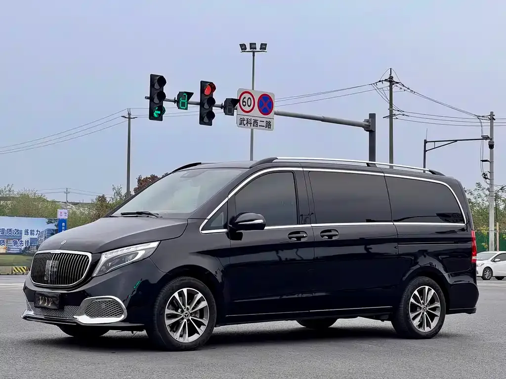 Mercedes-Benz V-Class — фото 1