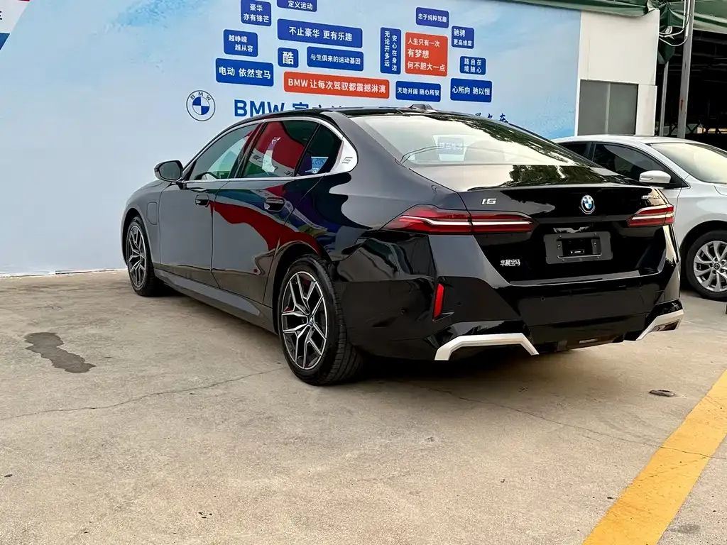 BMW i5 — фото 7