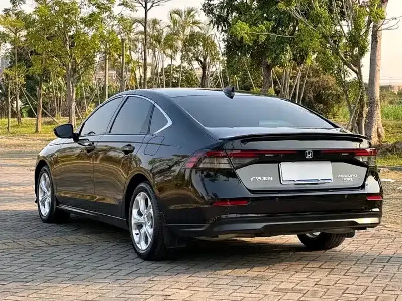 Honda Accord — фото 8