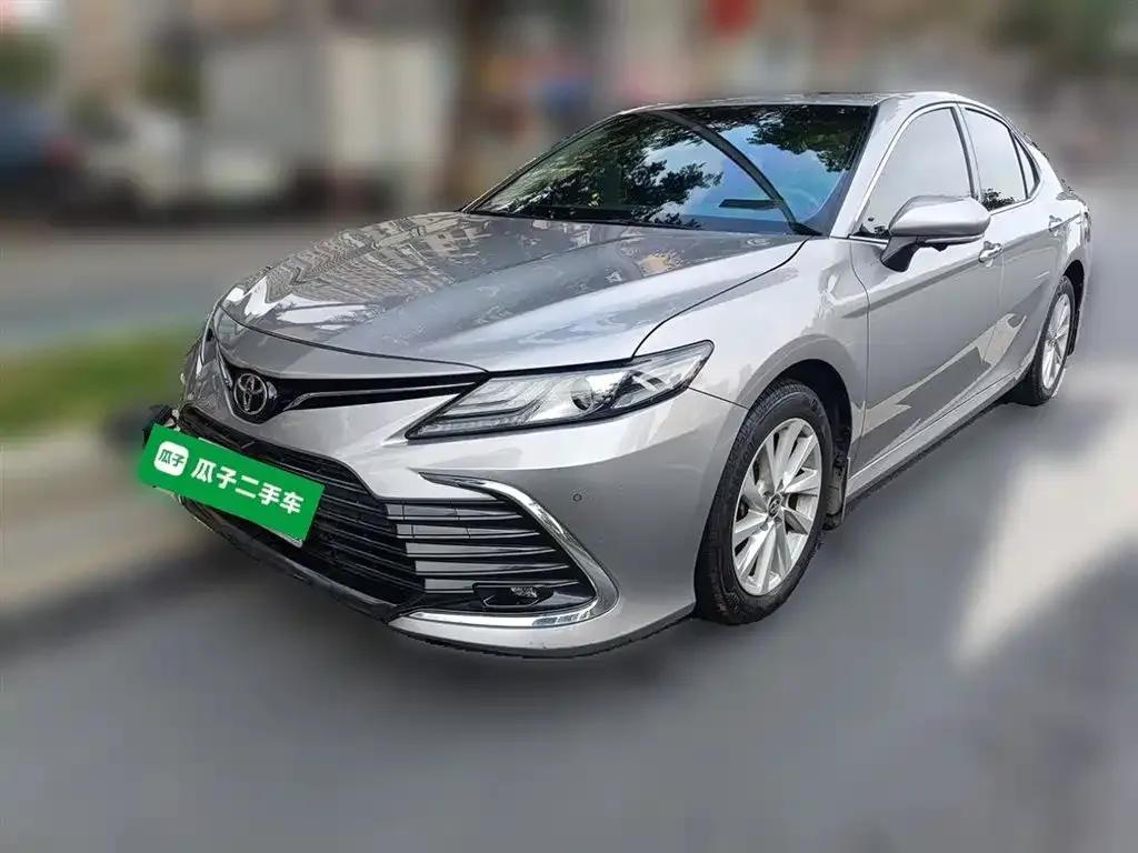 Toyota Camry — фото 1