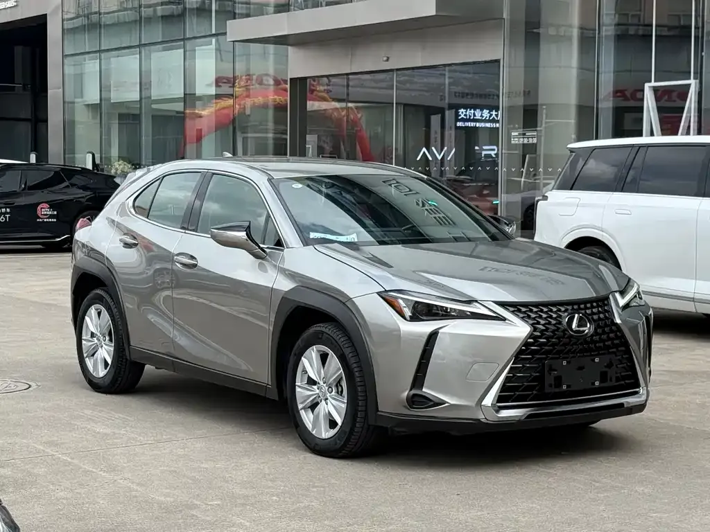 Lexus UX — фото 1