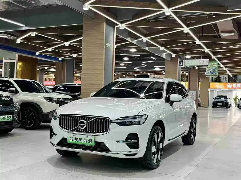 Volvo XC60 PHEV — фото 1