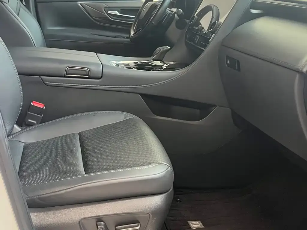 Toyota Vellfire — фото 8