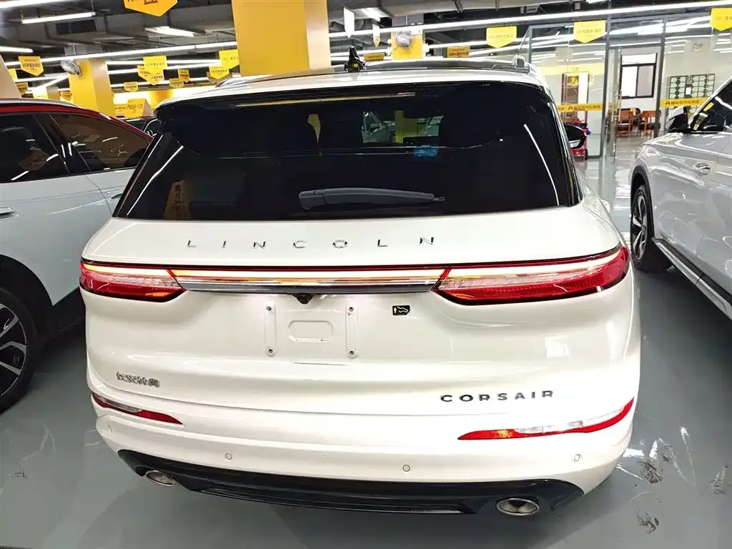 Lincoln Corsair Hybrid — фото 3