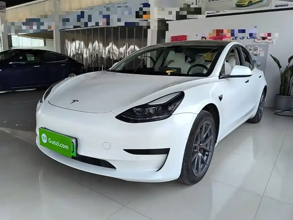 Tesla Model 3 — фото 9