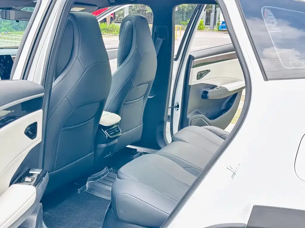 Geely Galaxy L7 — фото 4