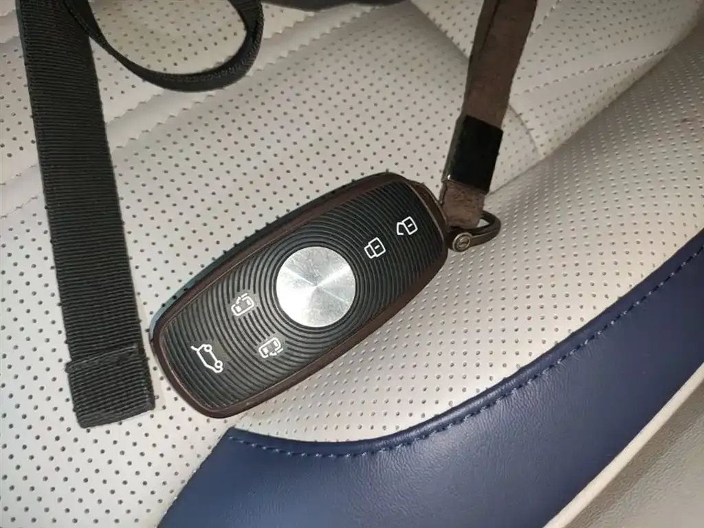Roewe iMAX8 — фото 10