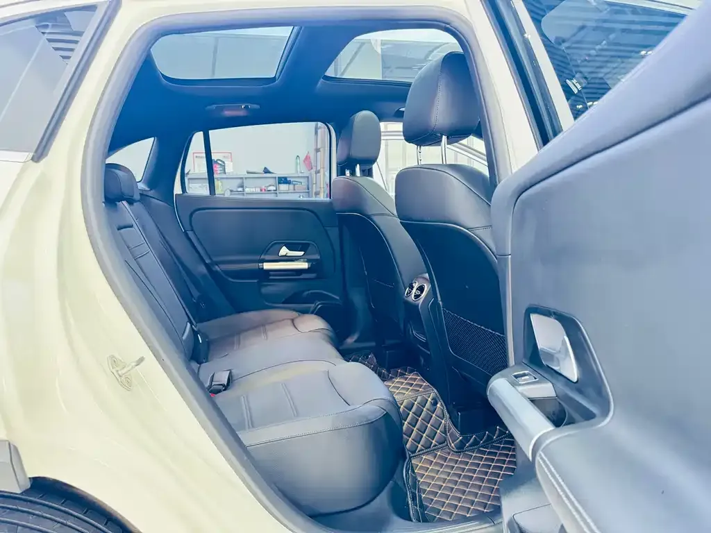 Mercedes-Benz GLA — фото 10