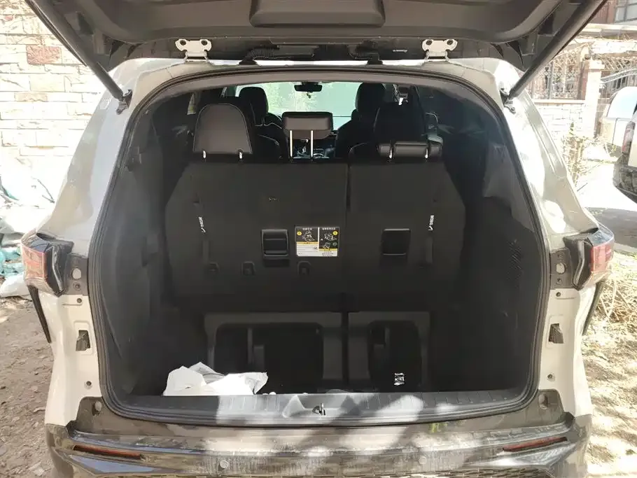 Toyota Granvia — фото 3