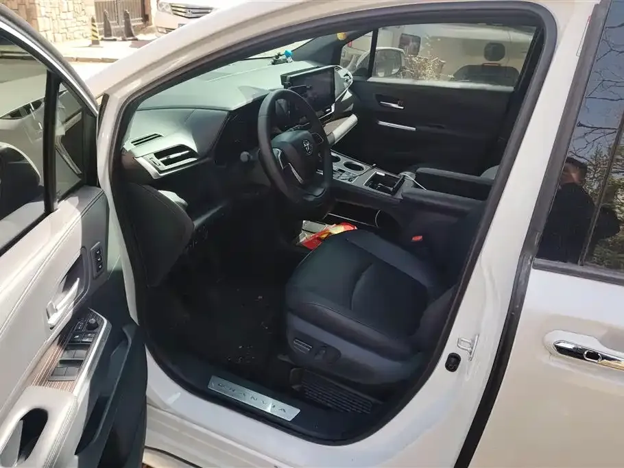 Toyota Granvia — фото 9