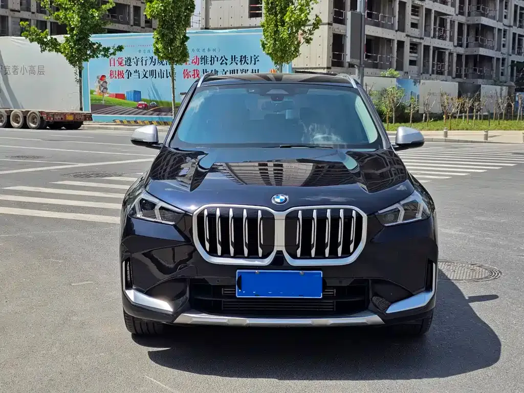 BMW X1 — фото 1