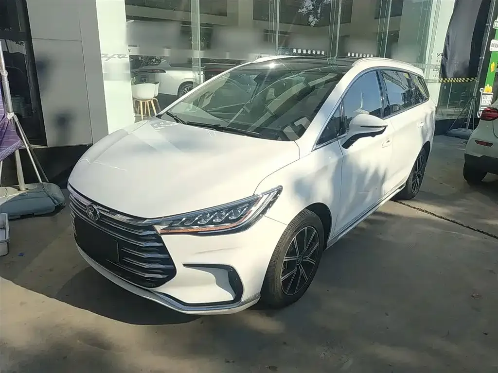 BYD MAX New Energy — фото 6