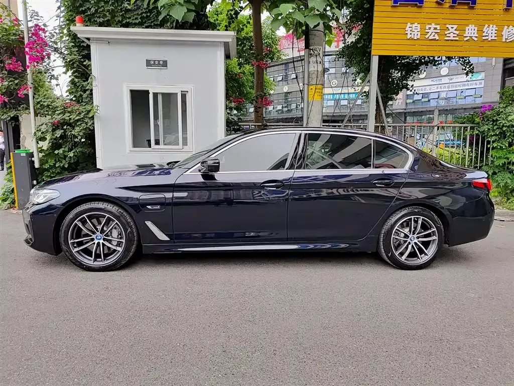 BMW 5 Series New Energy — фото 10