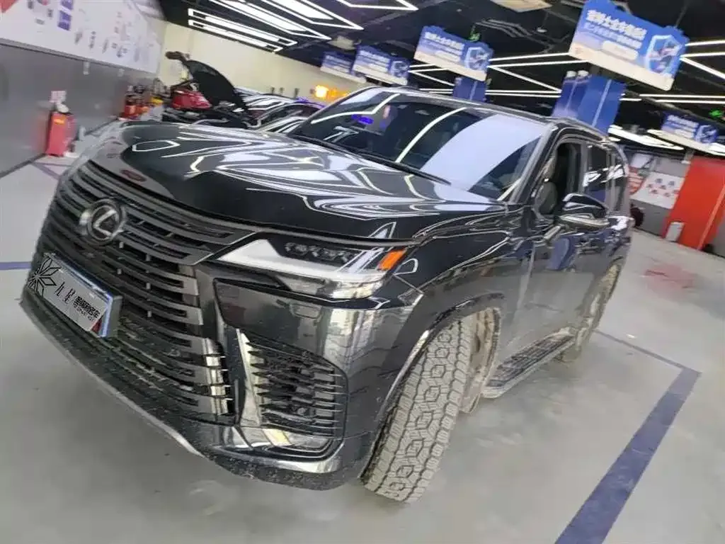 Lexus LX — фото 1