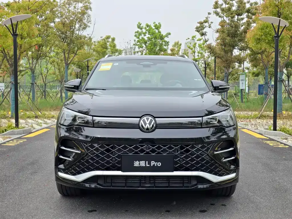 Volkswagen Tiguan L — фото 6